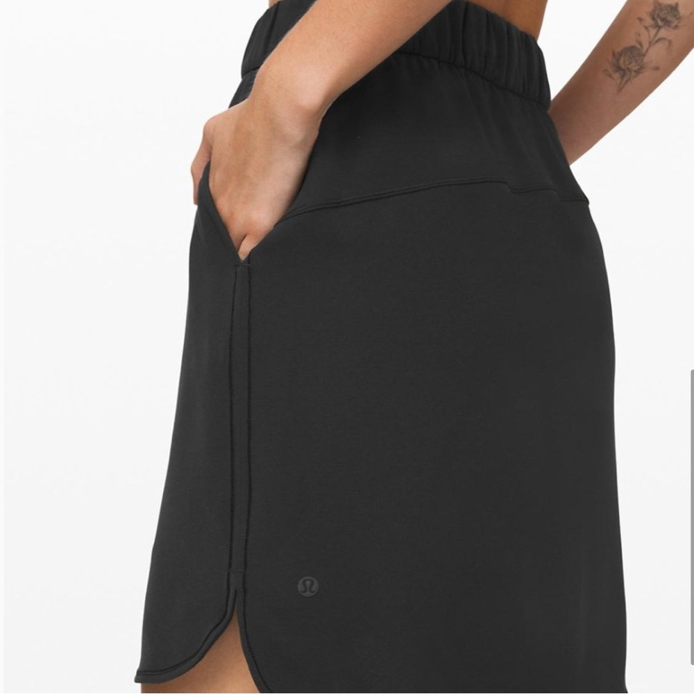 Lululemon on the rise mid rise skirt size 2